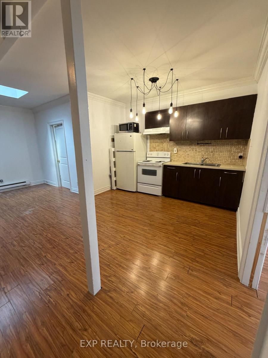 1 - 2878 DUNDAS STREET W