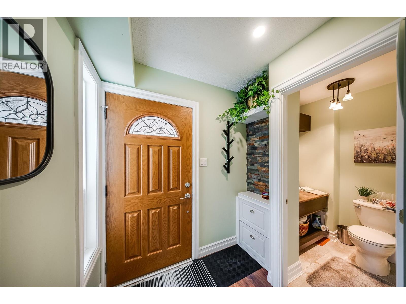 3315 LAUREL Crescent
