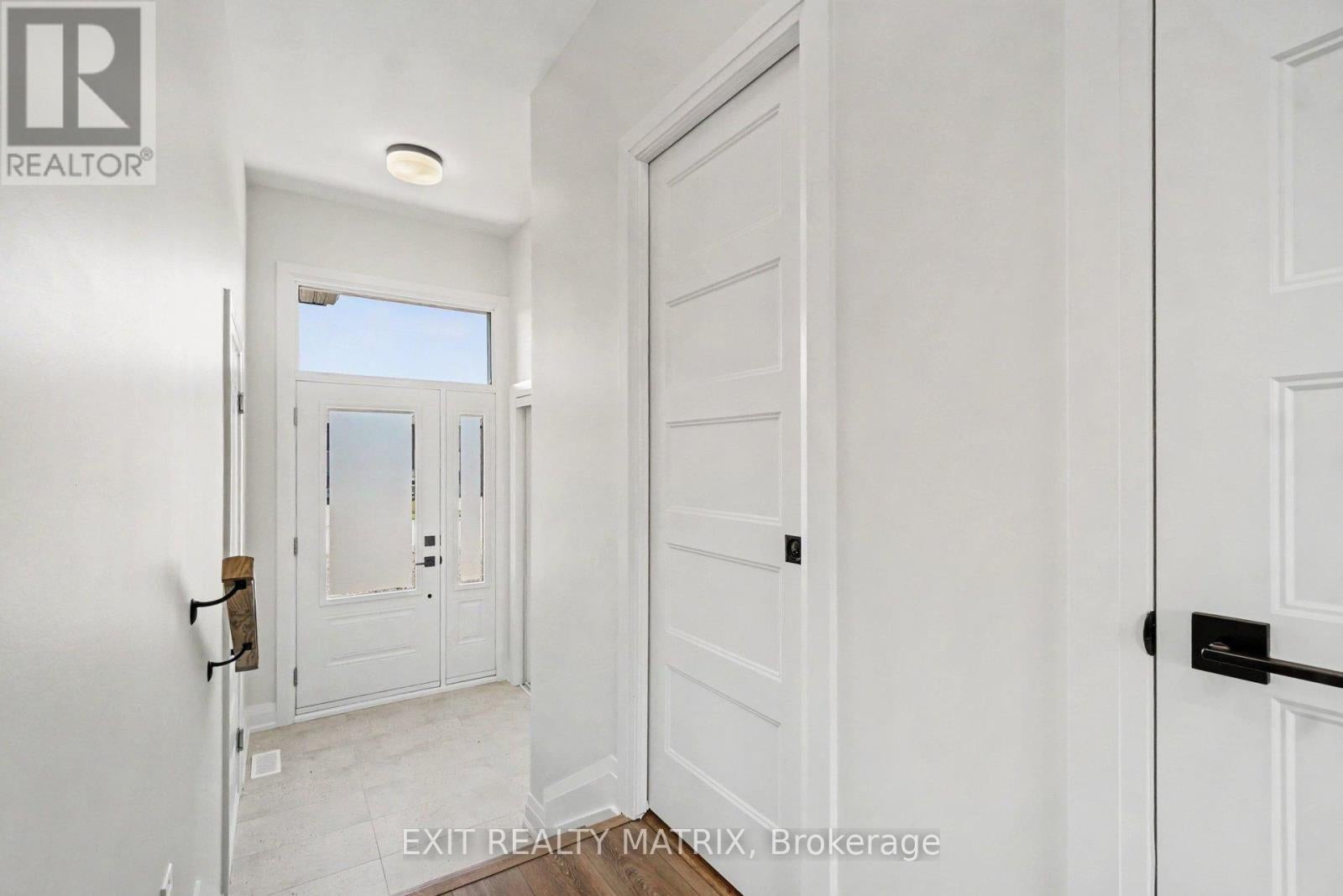 535 REGINA STREET - Photo 3