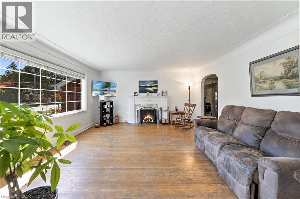 106 POTTRUFF Road S