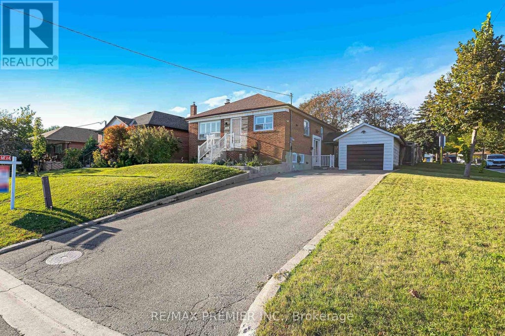 240 CALVINGTON DRIVE, TORONTO (DOWNSVIEW-RODING-CFB), ON M3M 2N4 - Image 2015487734.jpeg?d=l