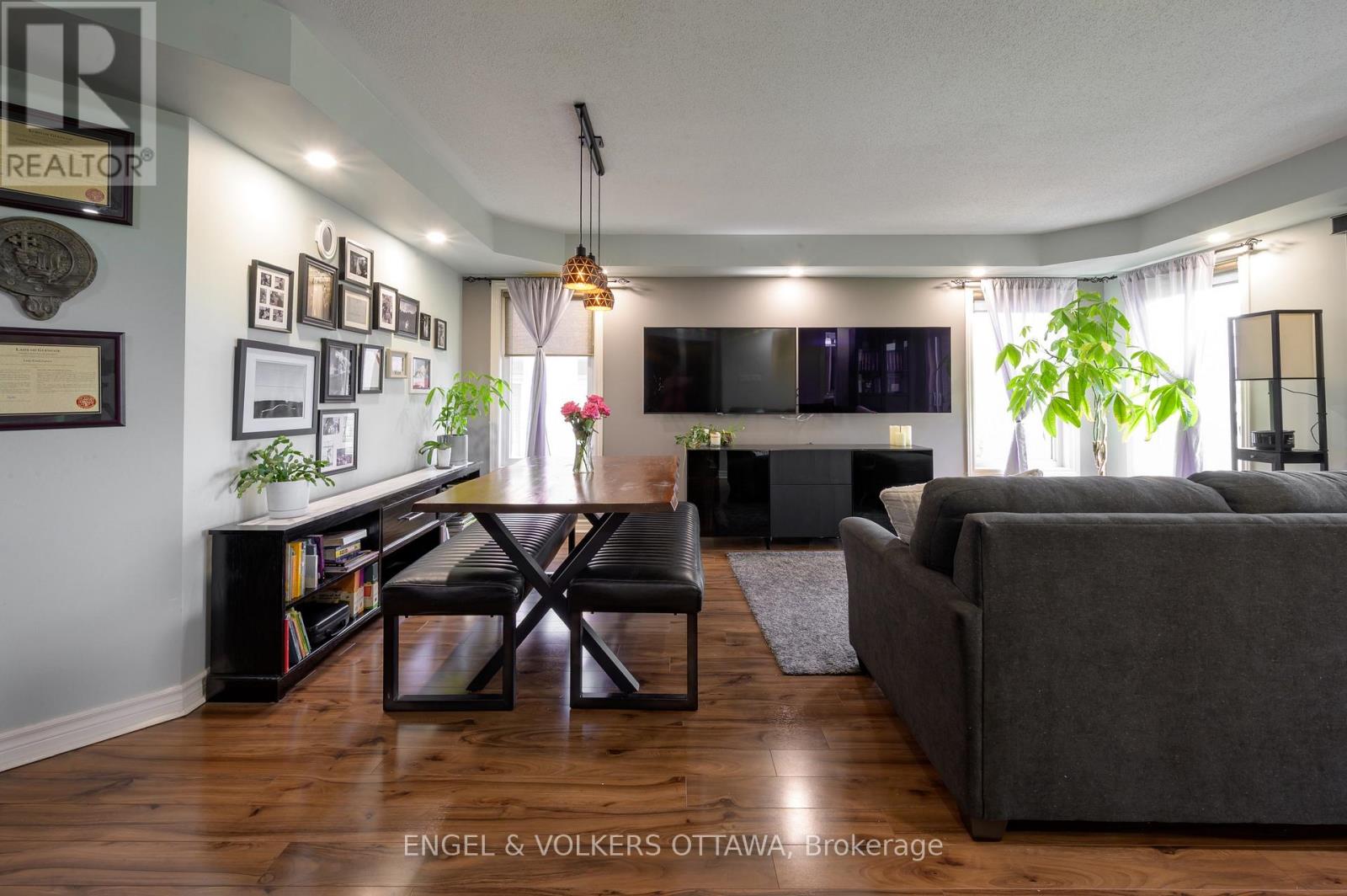 7 - 50 BARNSTONE DRIVE