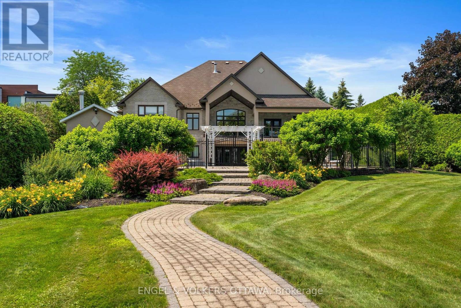 25 WINDING WAY
