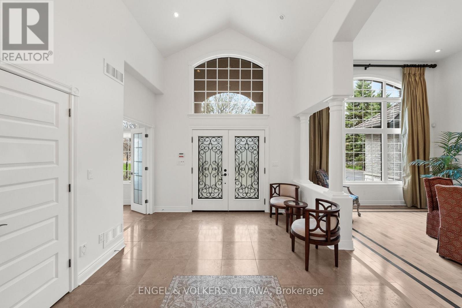 25 WINDING WAY