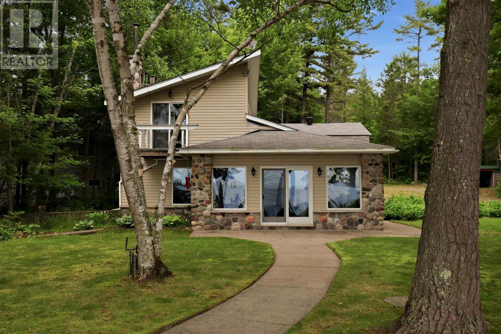 15 Dominion Park DR - Photo 2