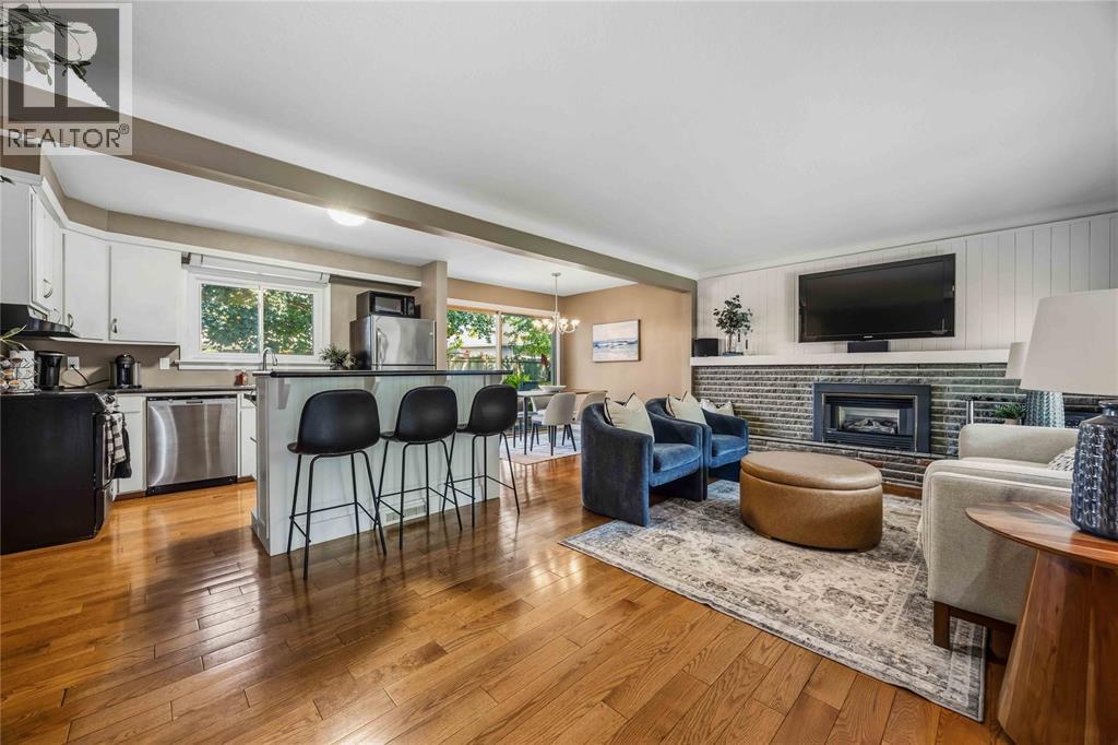 1220 RIDGEWOOD DRIVE