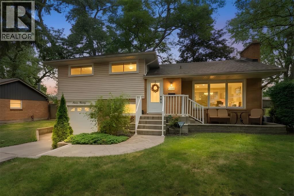 1220 RIDGEWOOD DRIVE