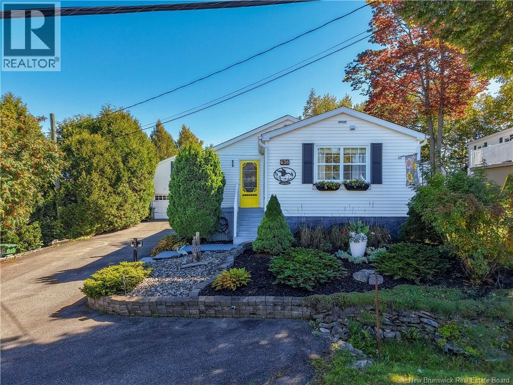636 Barclay Loop - Photo 2