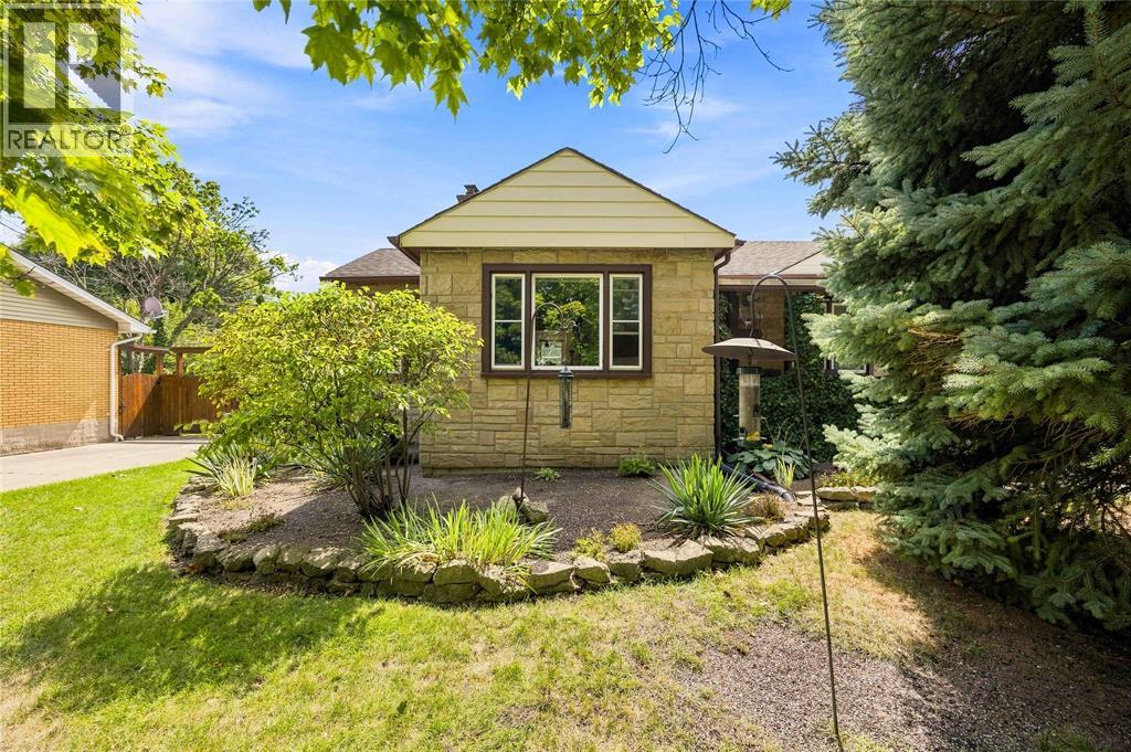 1027 London ROAD