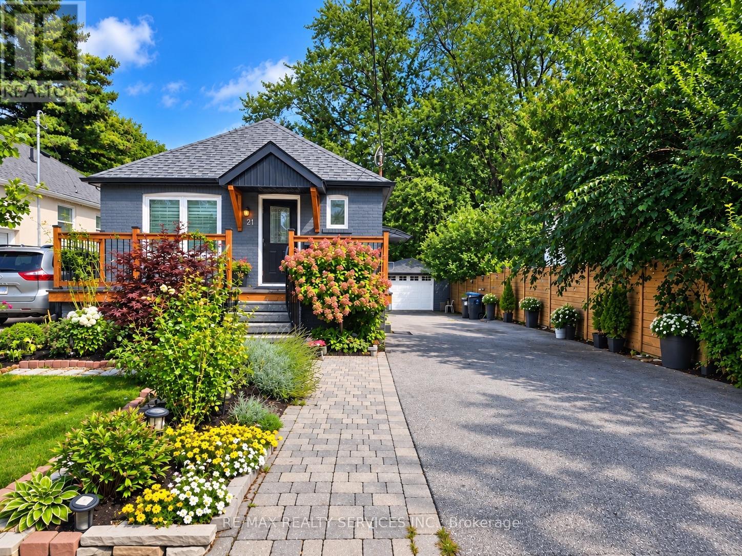 21 MCINTOSH AVENUE