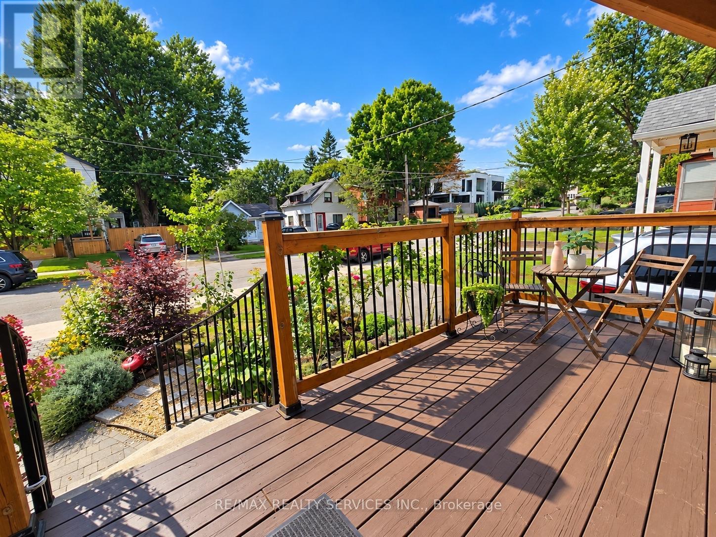 21 MCINTOSH AVENUE