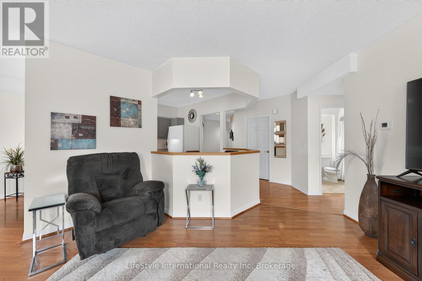 210 - 208 SILVERCREEK PARKWAY N