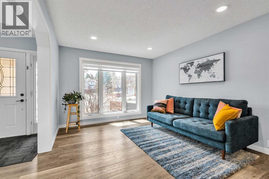 215 Edgevalley Mews