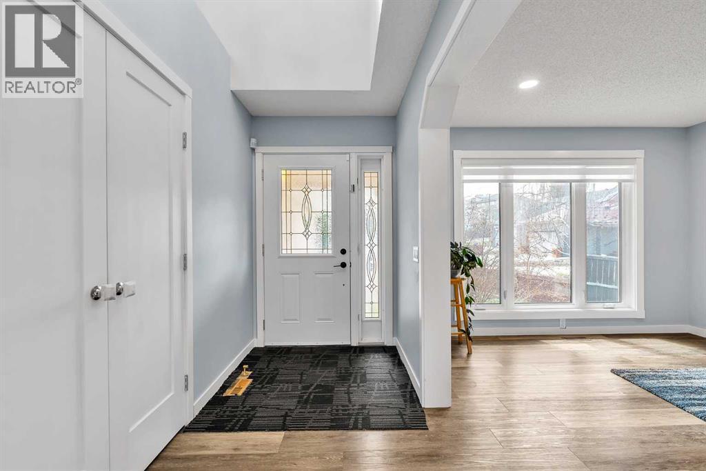 215 Edgevalley Mews