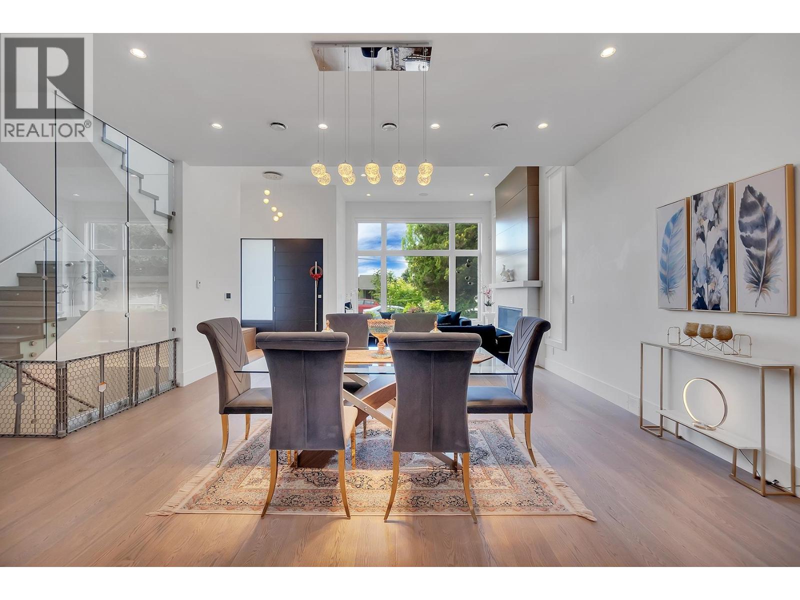 440 W QUEENS ROAD