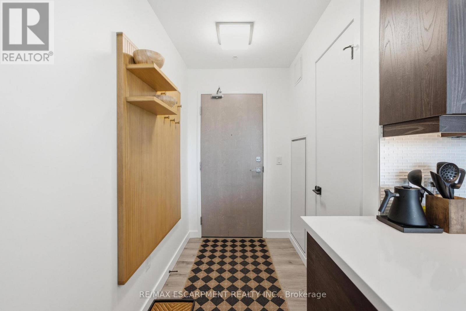 403 - 455 CHARLTON AVENUE E