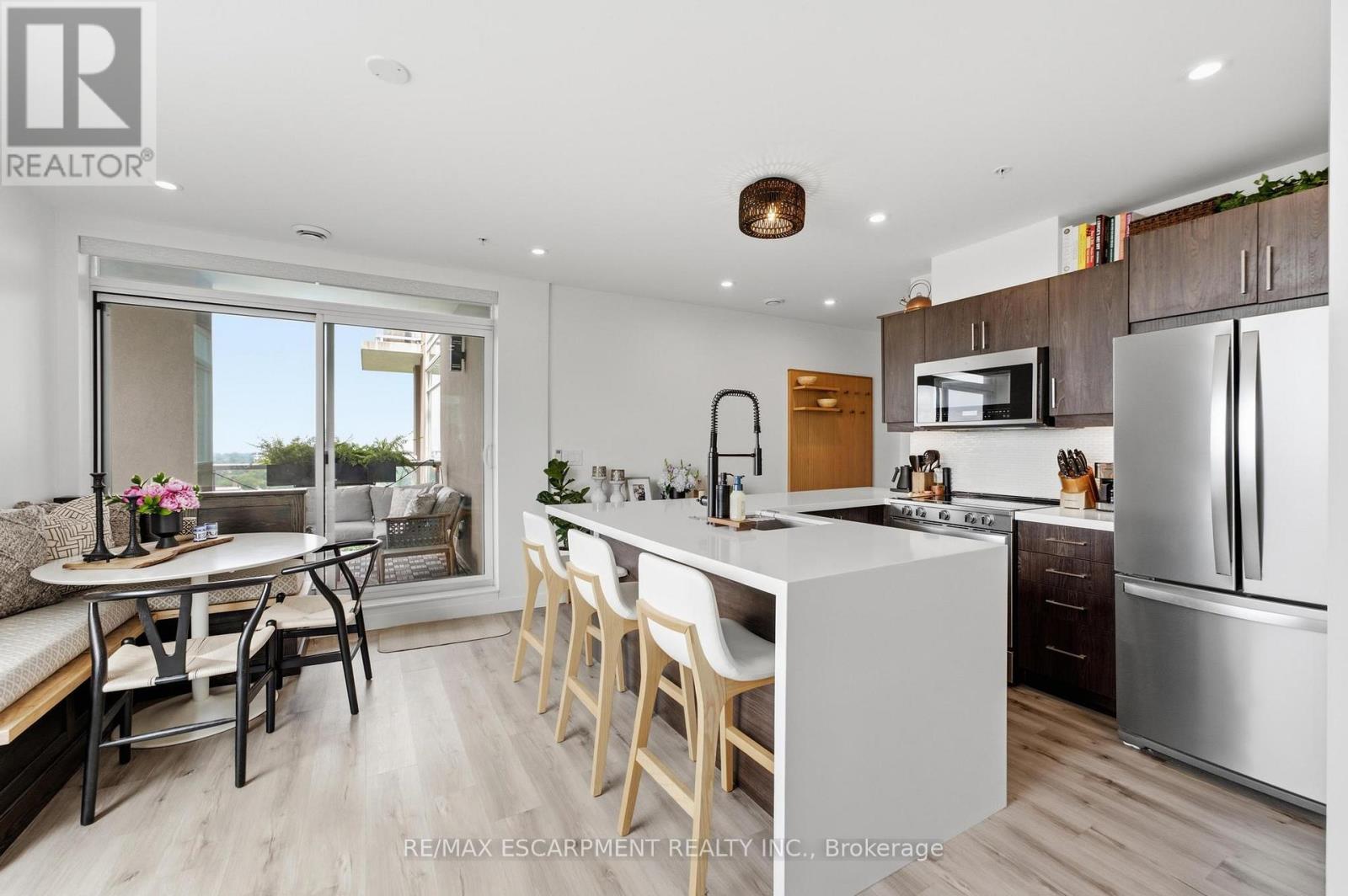 403 - 455 CHARLTON AVENUE E