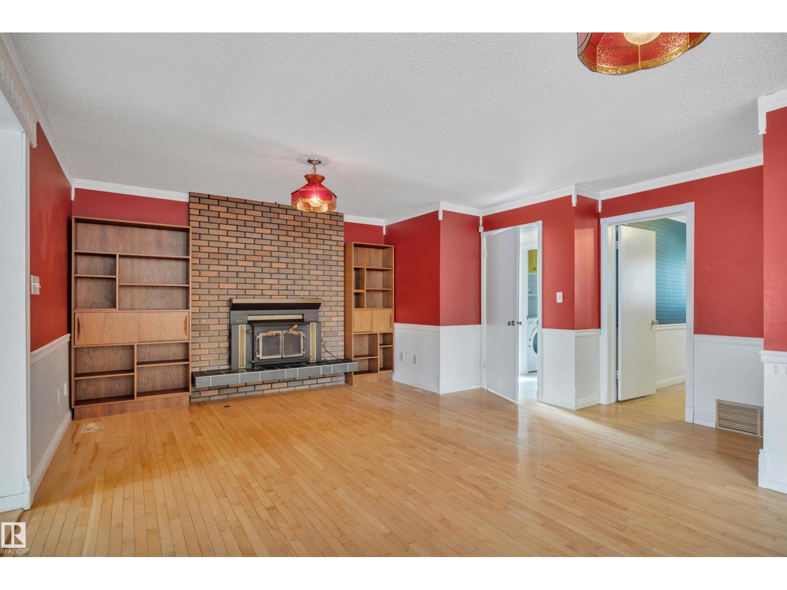 7604 149 AV NW