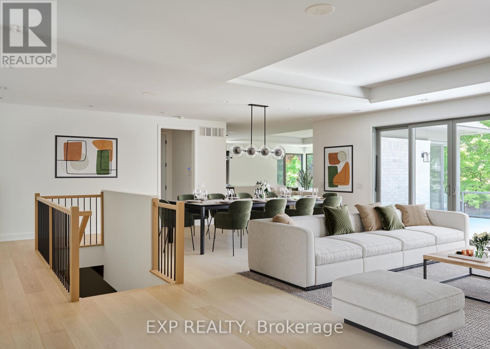26 CLOVELLY ROAD W