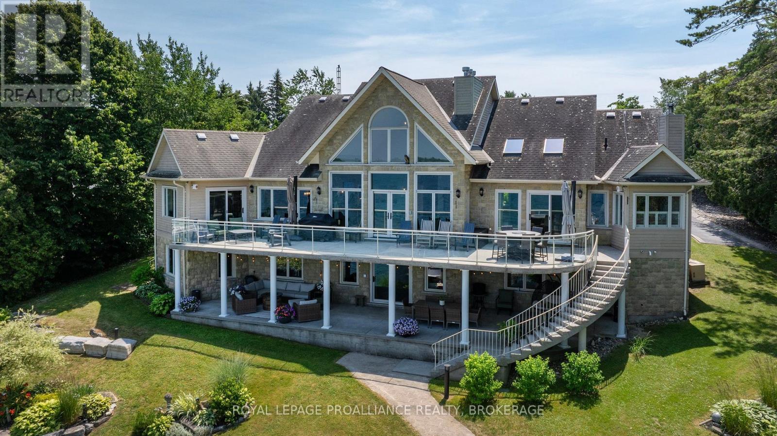 31 LEAVIS SHORES
