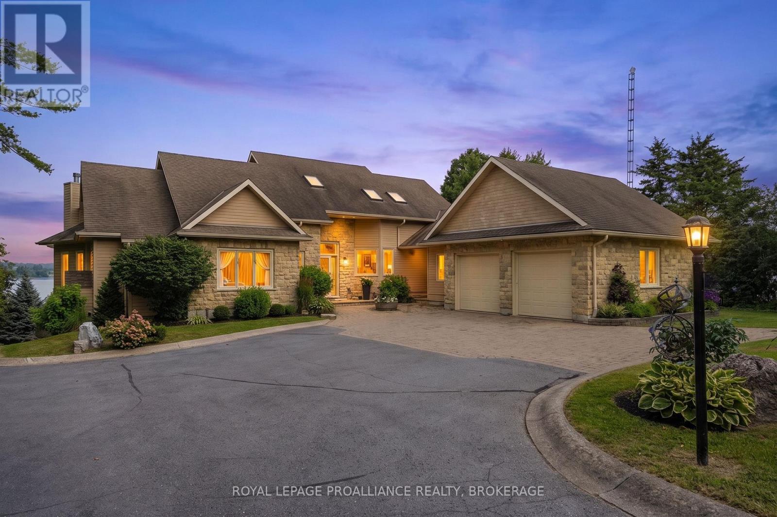 31 LEAVIS SHORES