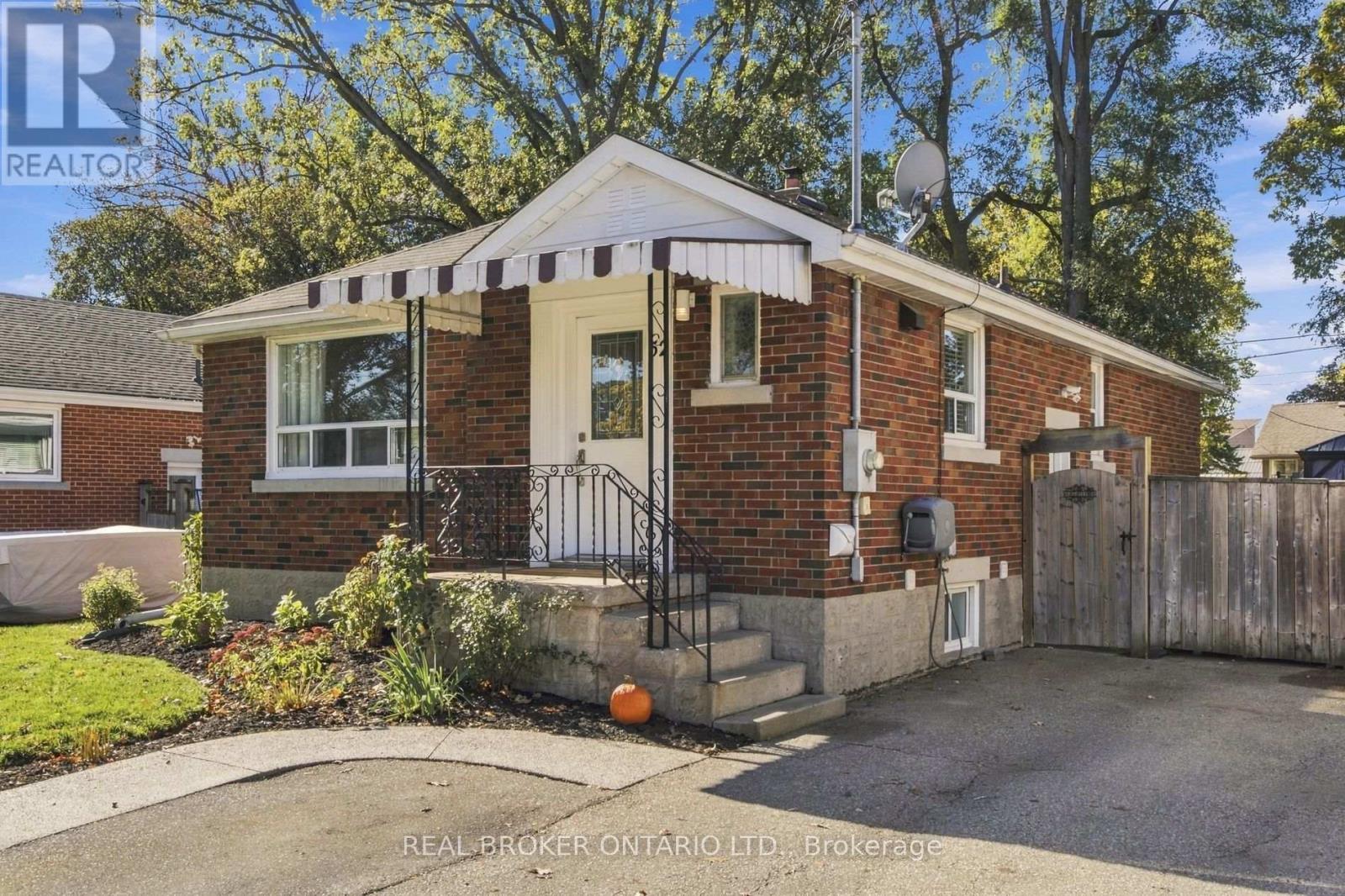 52 DUDHOPE AVENUE