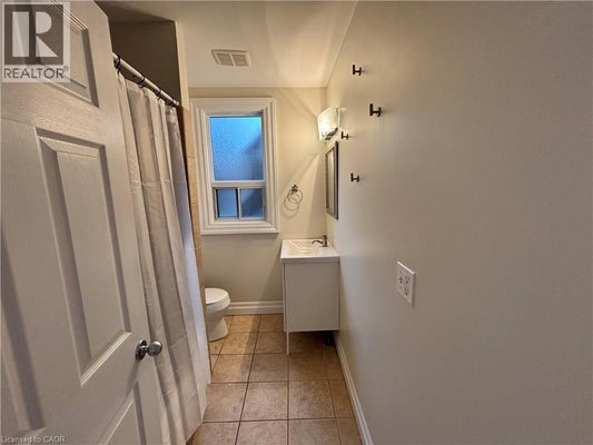 2 - 300 Bold St, Hamilton, ON 5