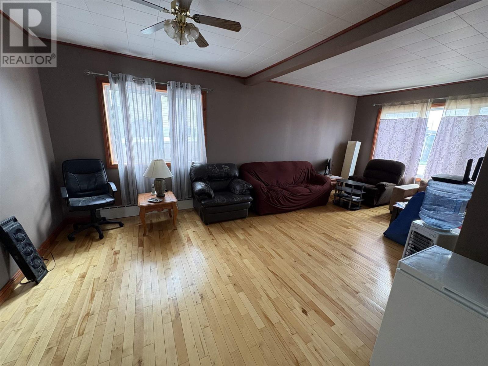 32 Lansdowne ST S - Photo 2