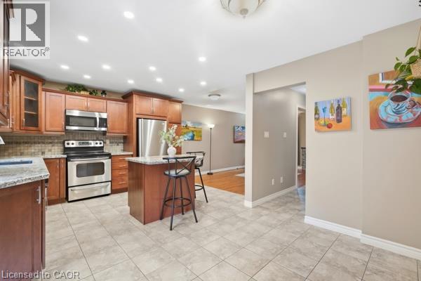 113 ESSEX POINT Drive