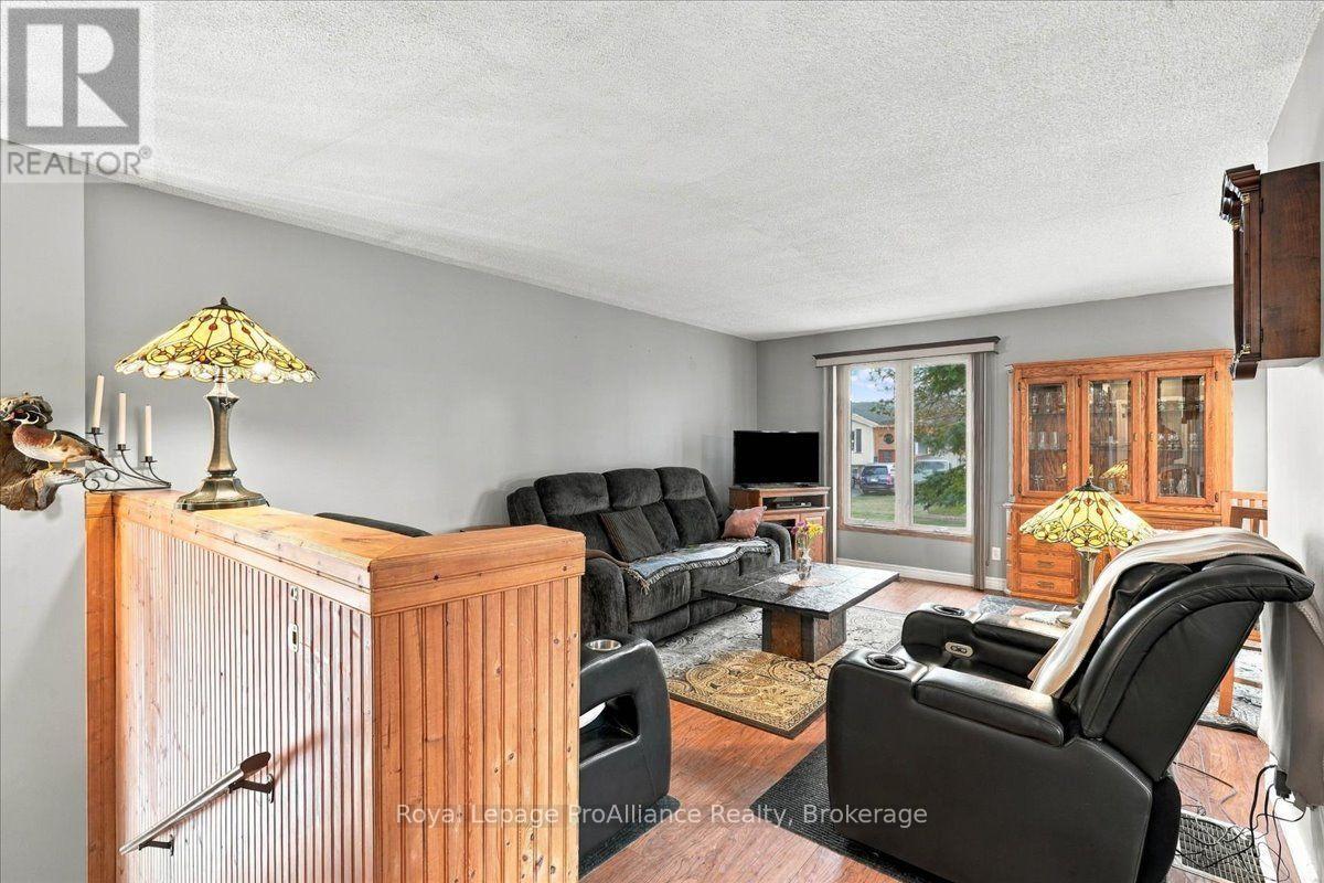 4 BOGART CRESCENT