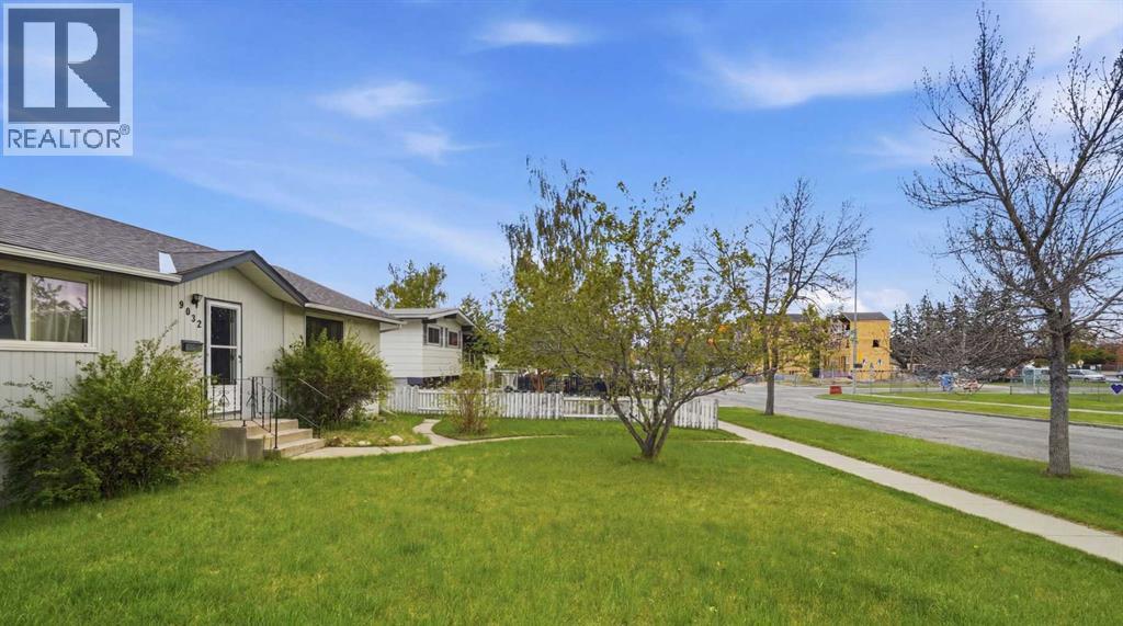 9032 Fairmount Drive SE