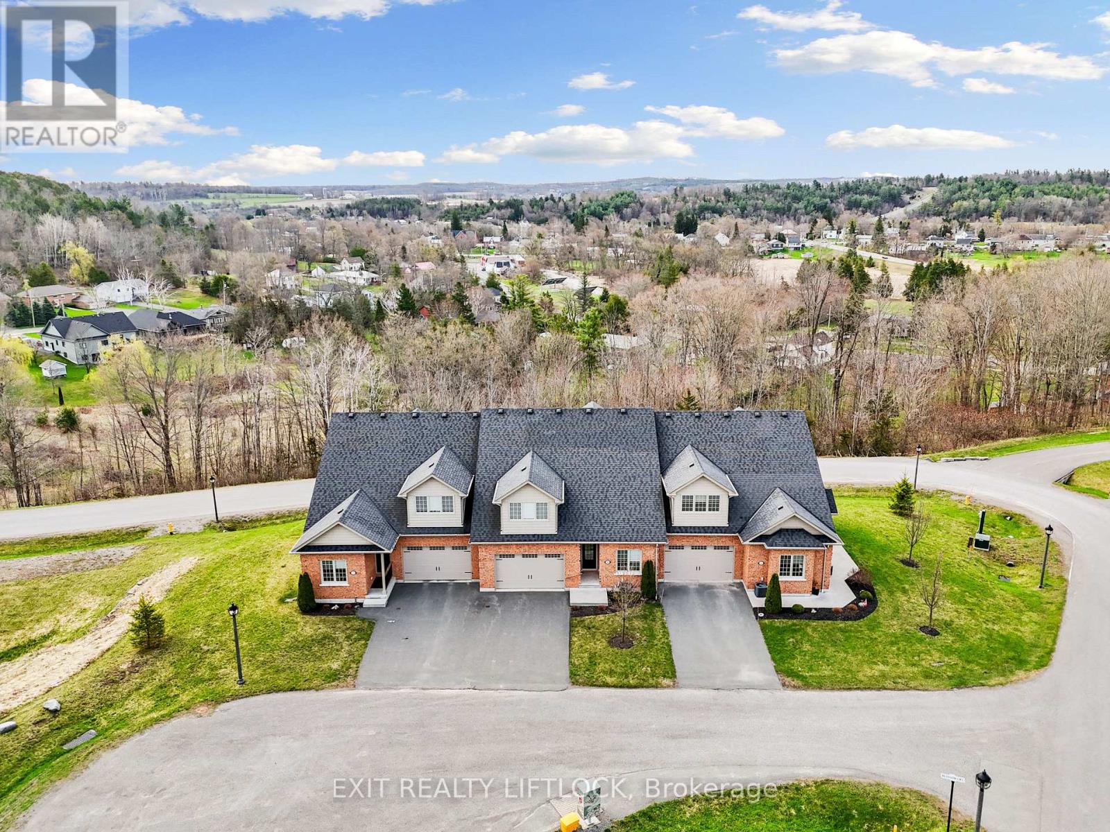 10 - 68 BLOSSOM COURT - Photo 4