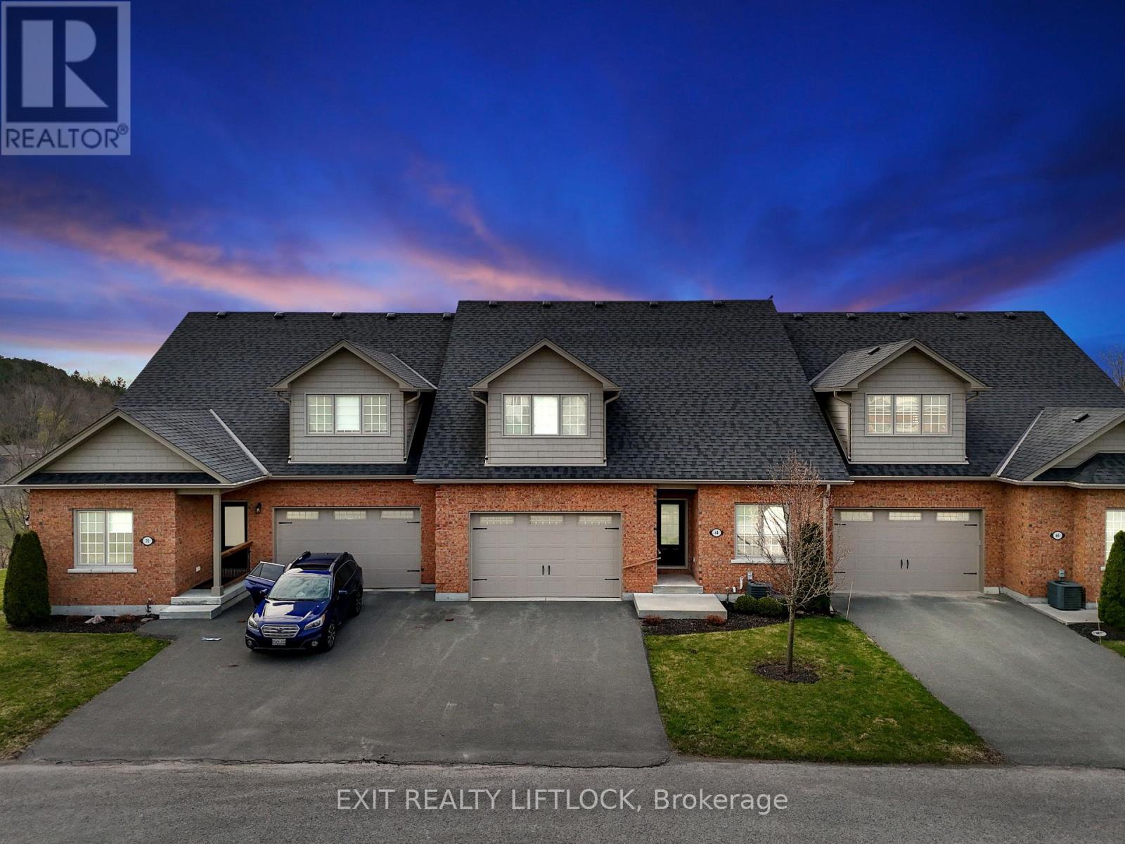 10 - 68 BLOSSOM COURT - Photo 3