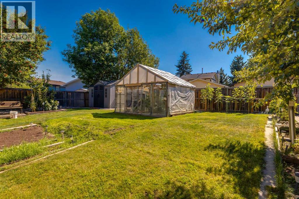116 Bearberry Crescent NW