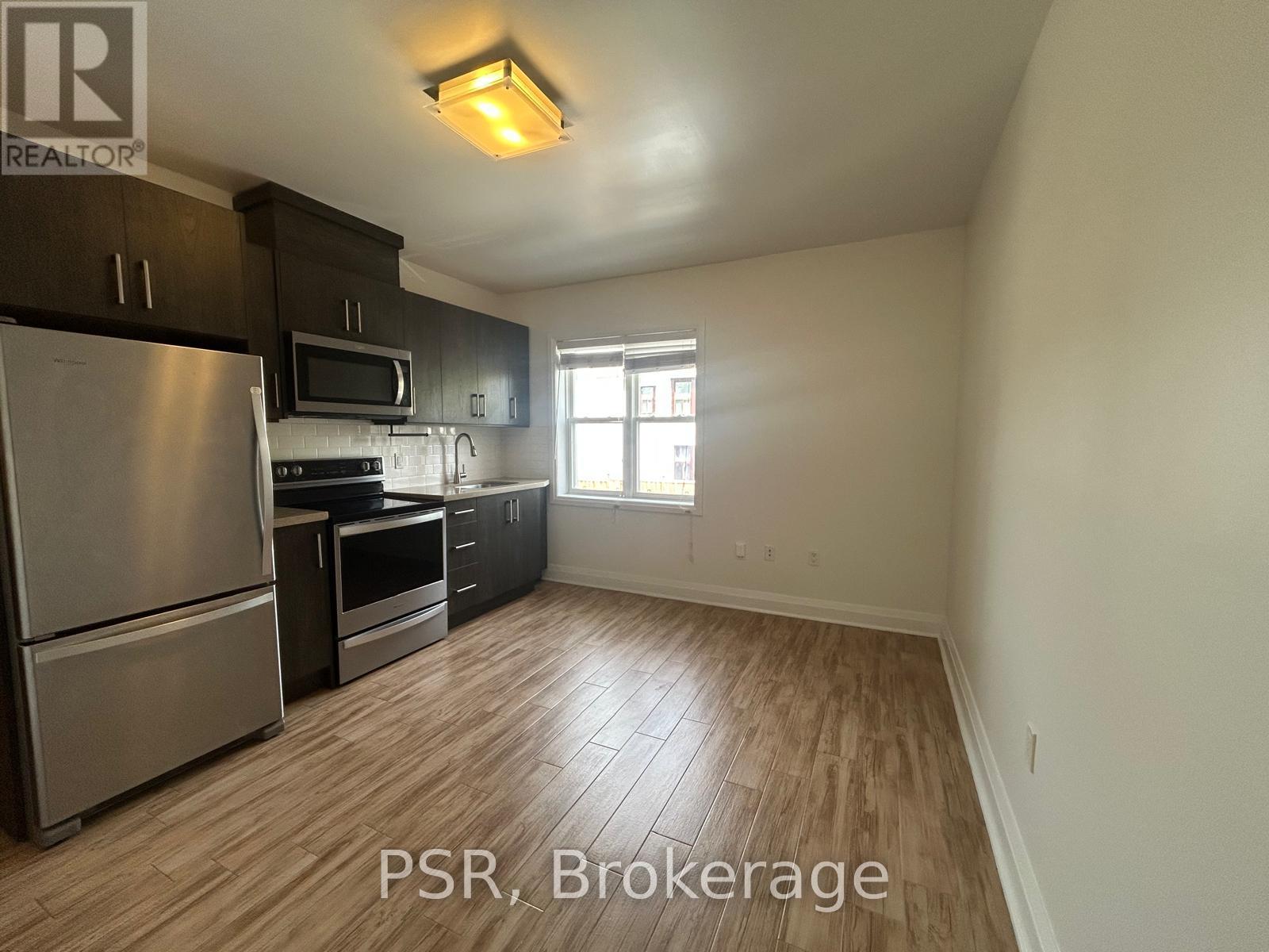 3 - 3110 LAKE SHORE BOULEVARD W