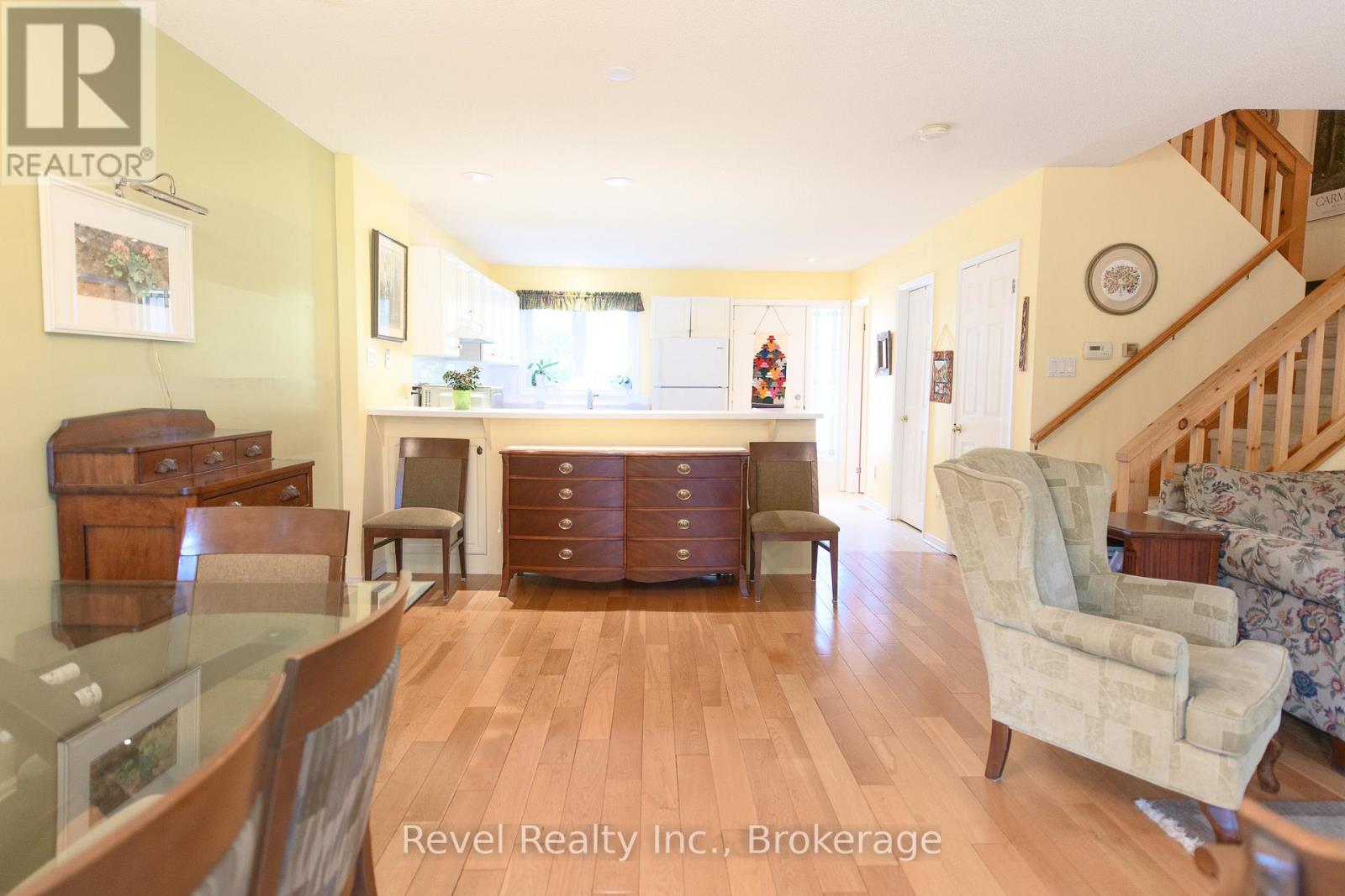 51 - 145 FAIRWAY CRESCENT