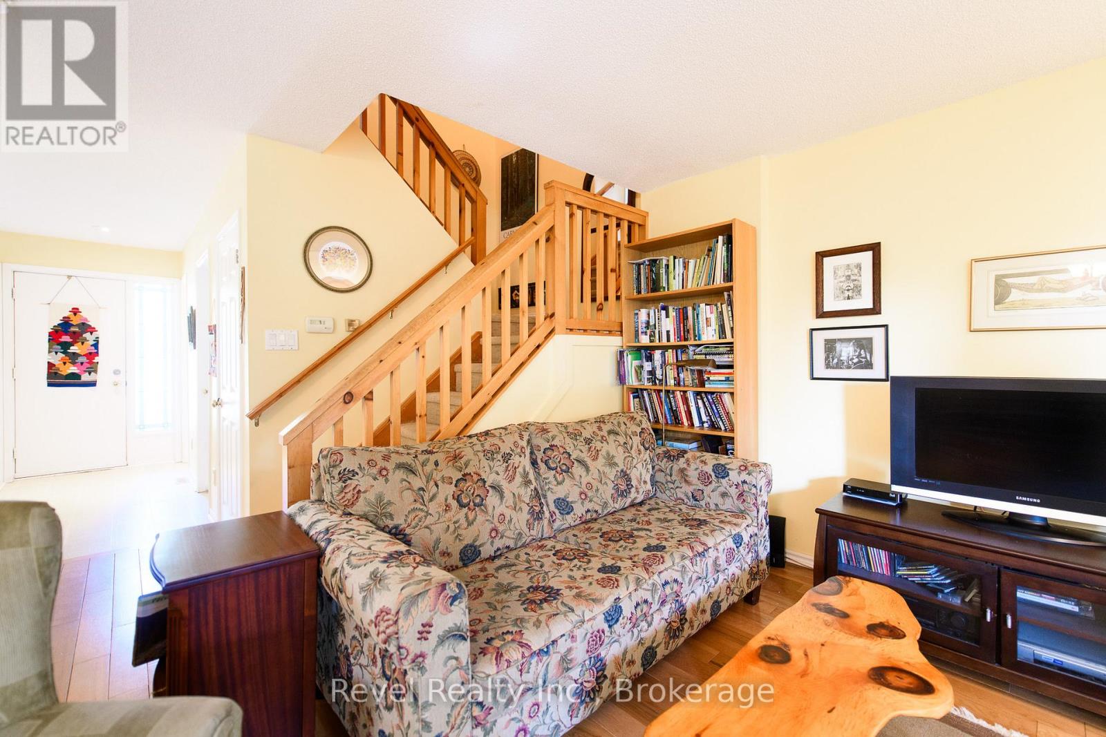 51 - 145 FAIRWAY CRESCENT