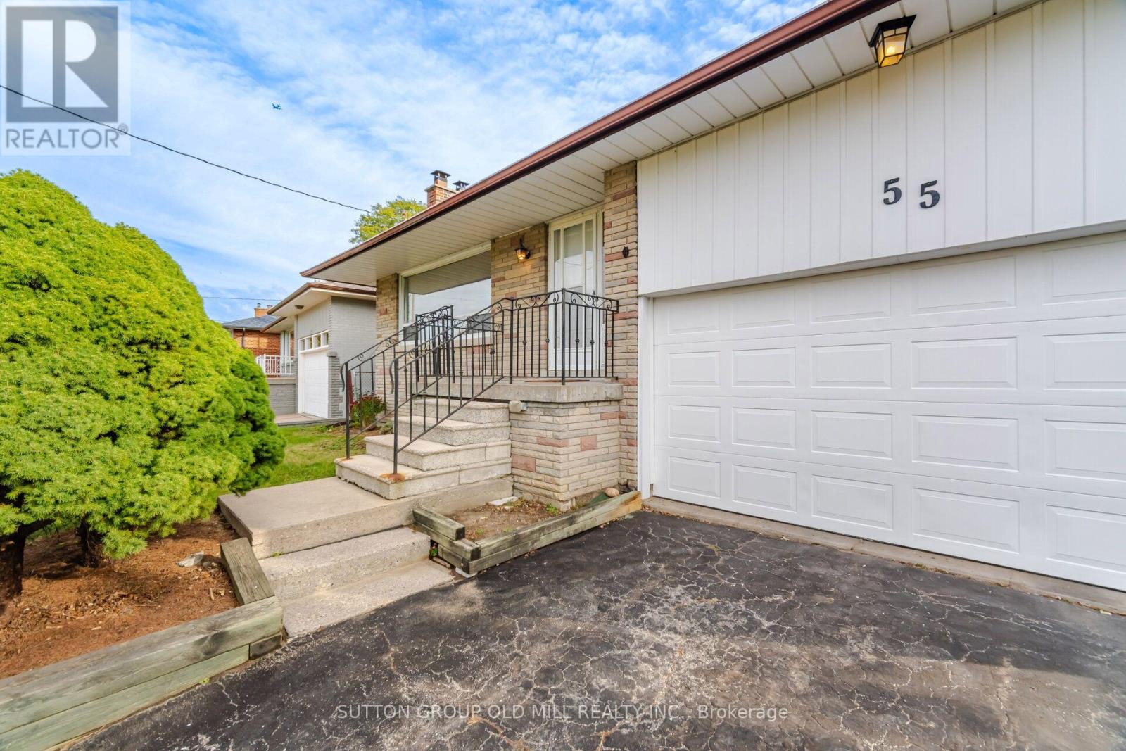 55 SUN ROW DRIVE