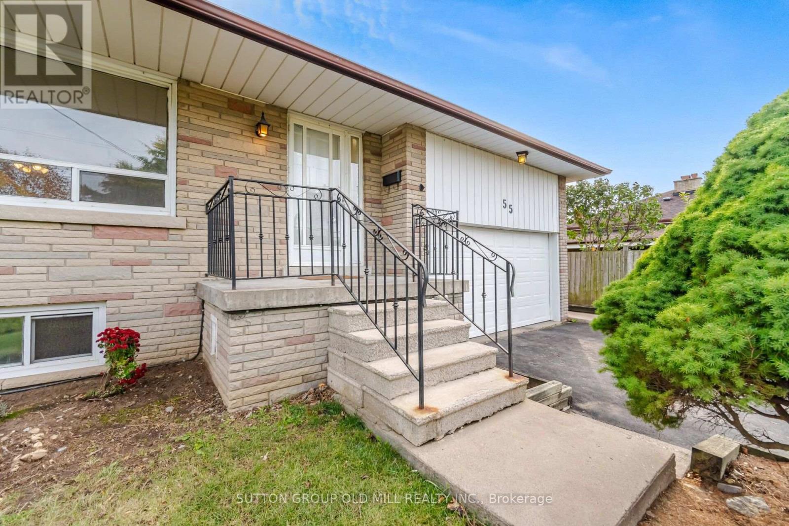 55 SUN ROW DRIVE