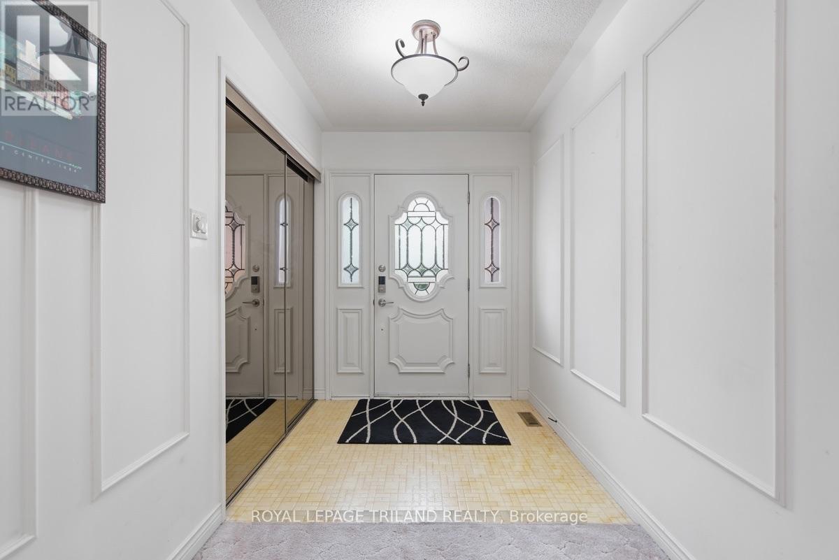 8 - 60 ROSECLIFFE CRESCENT