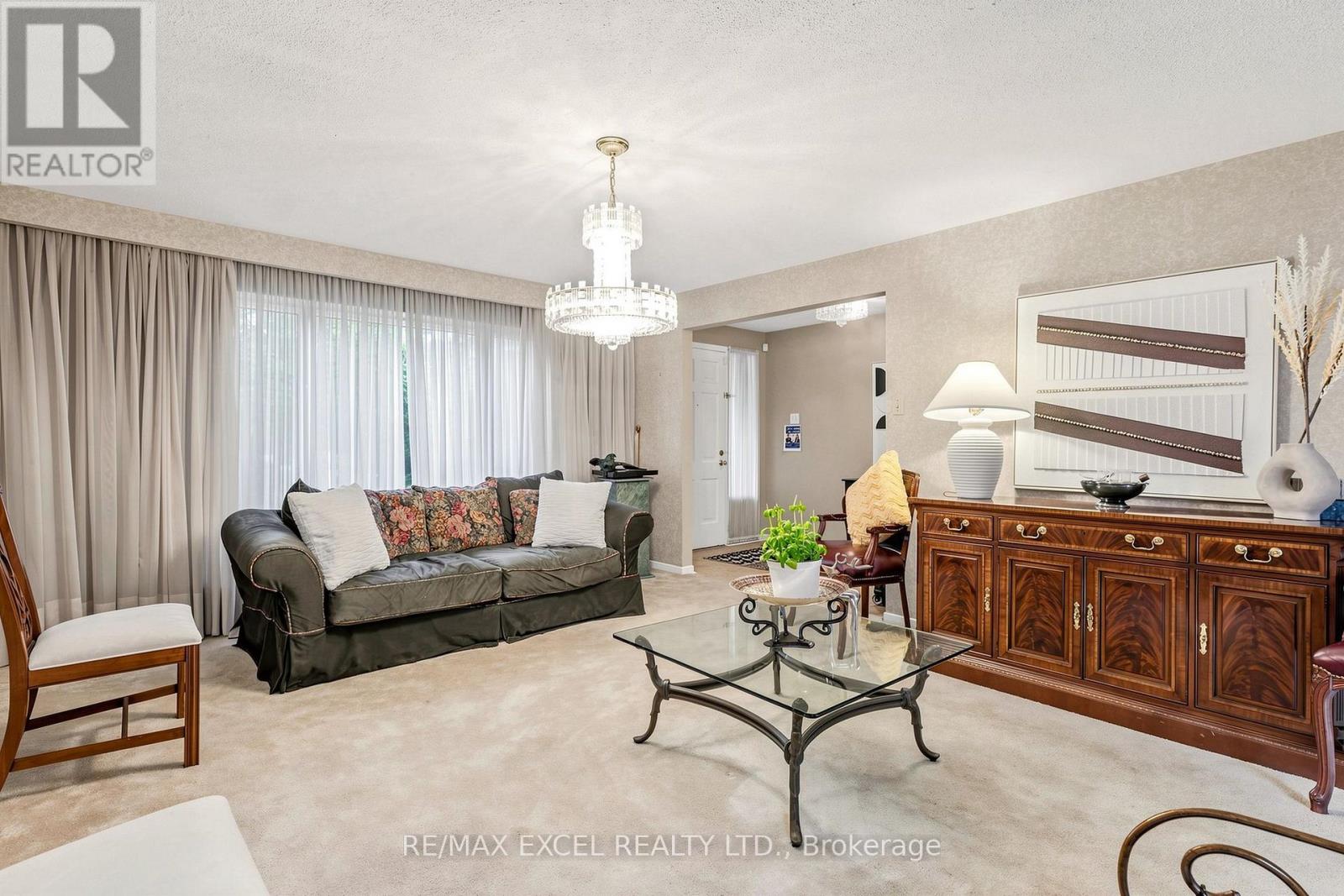 62 ARDGOWAN CRESCENT