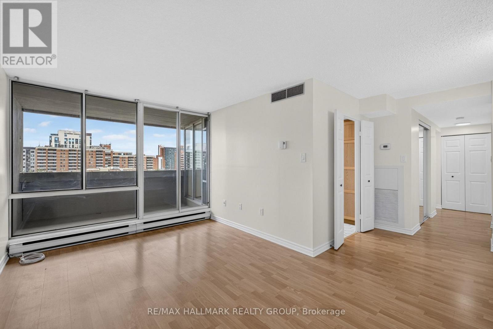 901 - 530 LAURIER AVENUE W