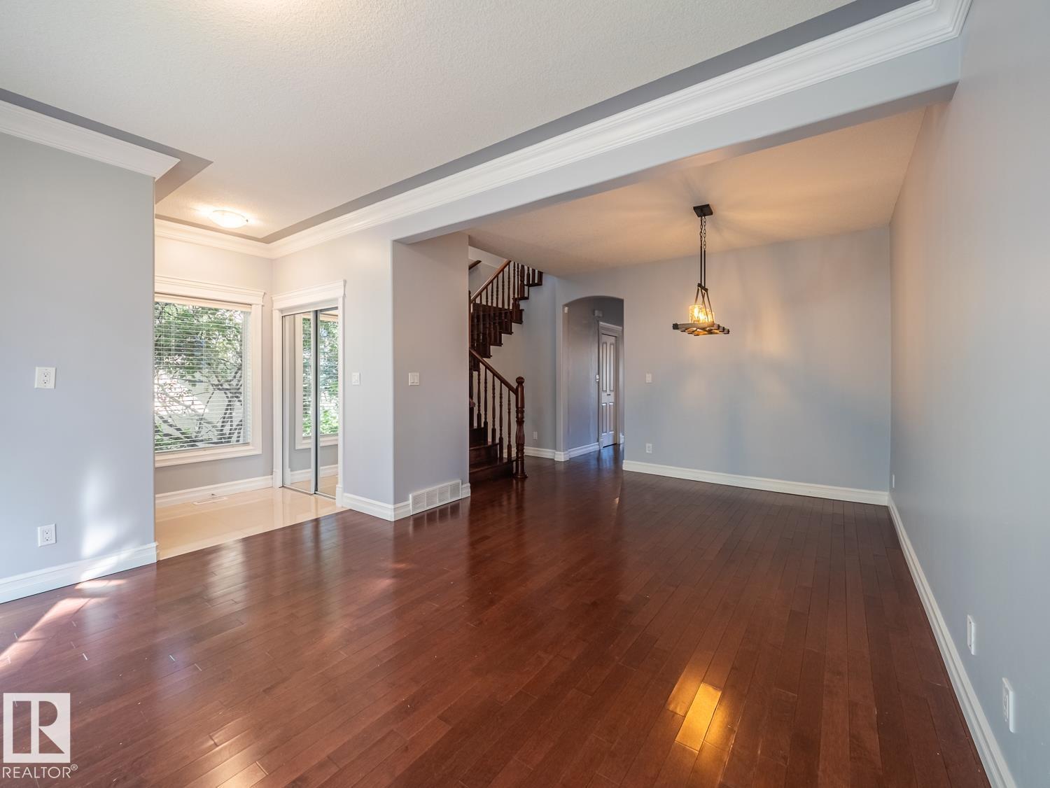 10650 67 AV NW