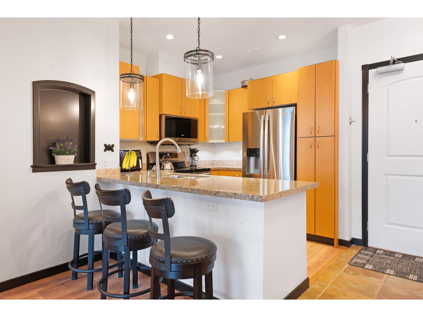 208 33485 SOUTH FRASER WAY