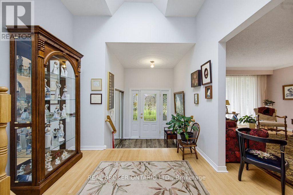 22 WOODHILL CRESCENT