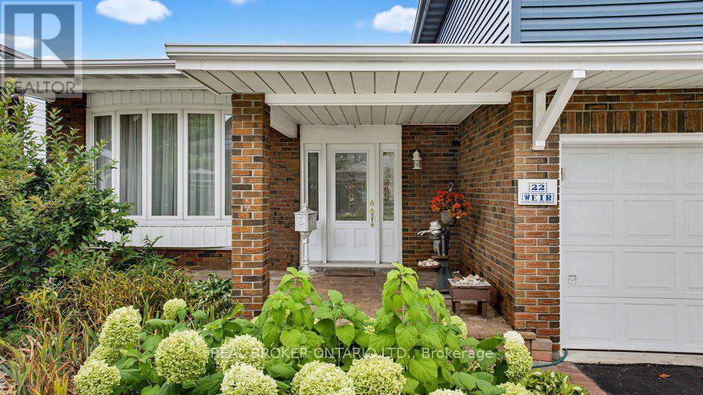 22 WOODHILL CRESCENT