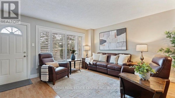 29 - 15 Green Valley Dr, Kitchener, ON 2