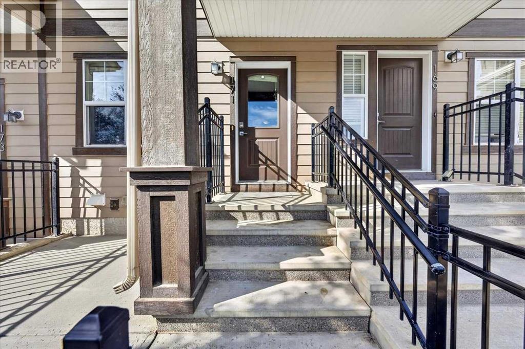 171 Evanscrest Gardens NW