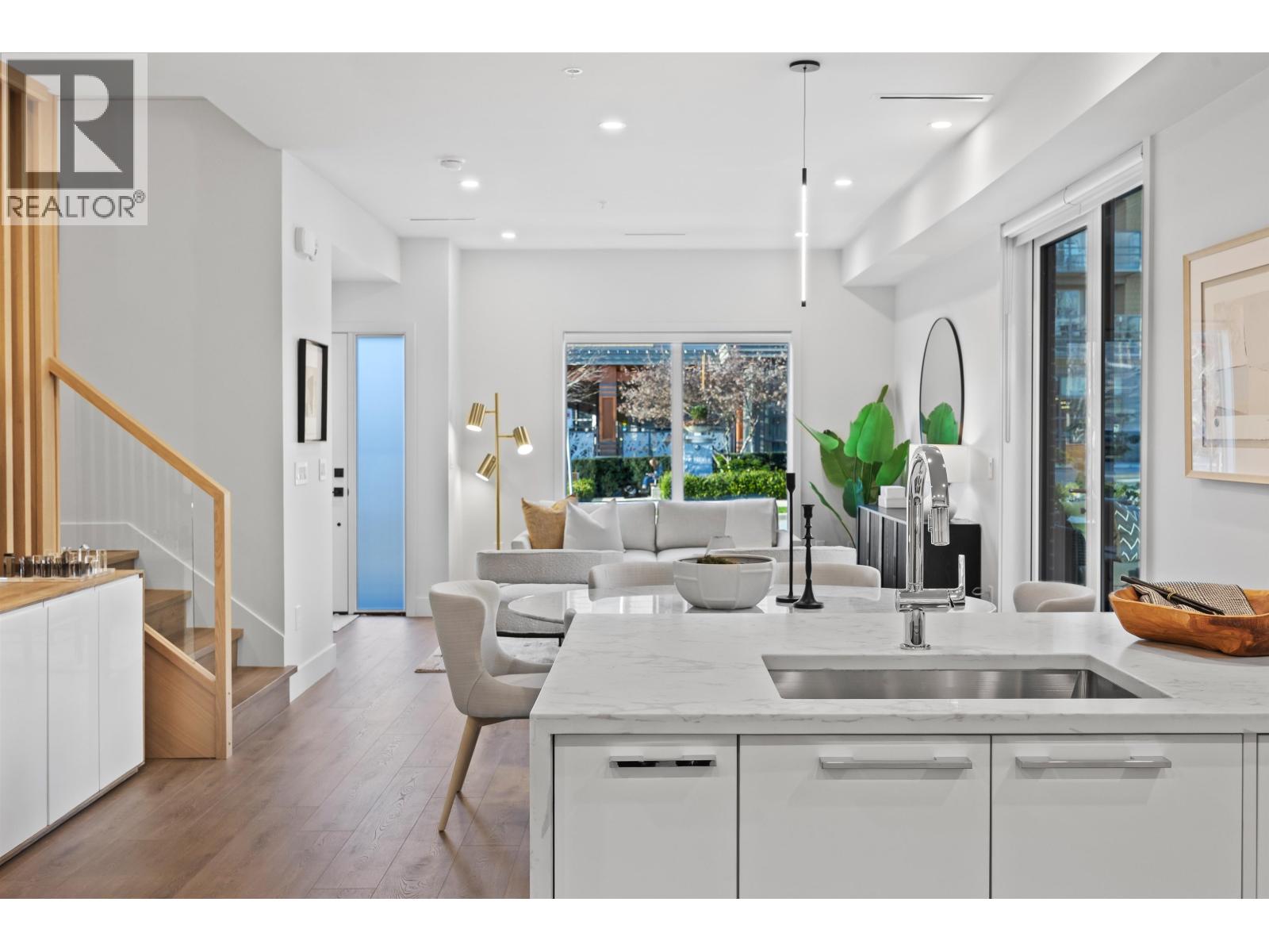 3140 WOODBINE DRIVE
