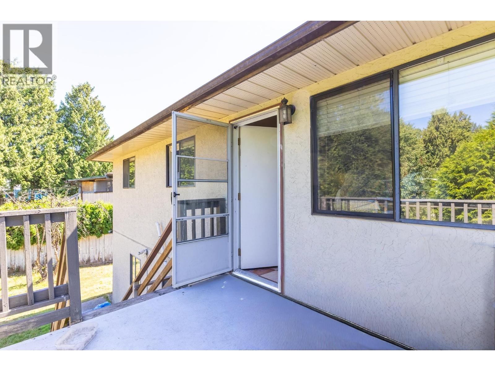 976 HOSMER COURT